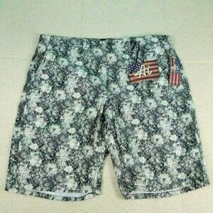 Authentic Icon American Idol Black/White Shorts Size 30